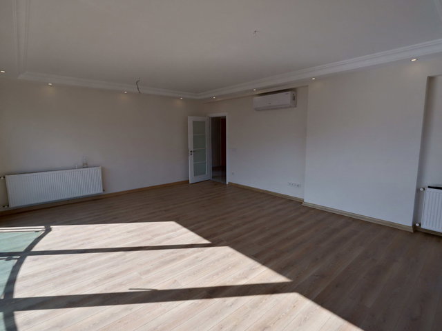ÖMERPAŞA SOKAK'TA FERAH VE AYDINLIK SATILIK 3+1 DAIRE 128 M2