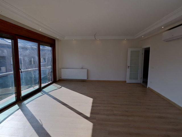 ÖMERPAŞA SOKAK'TA FERAH VE AYDINLIK SATILIK 3+1 DAIRE 128 M2