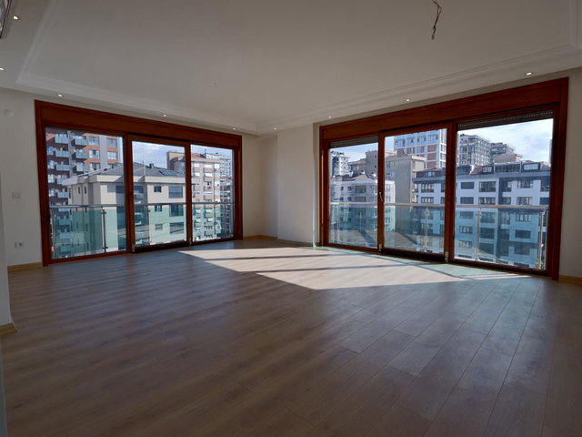 ÖMERPAŞA SOKAK'TA FERAH VE AYDINLIK SATILIK 3+1 DAIRE 128 M2