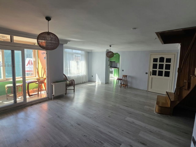 ÜSKÜDAR İCADİYE’DE GÜNEY CEPHE, EŞYALI 3+2 DUBLEKS KİRALIK,