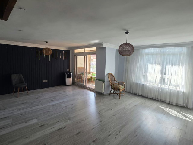 ÜSKÜDAR İCADİYE’DE GÜNEY CEPHE, EŞYALI 3+2 DUBLEKS KİRALIK,