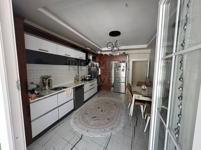RE/MAX LACIVERT'TEN PAŞA KONAKLARI'NDA SATILIK 3+1 LÜKS DAIRE