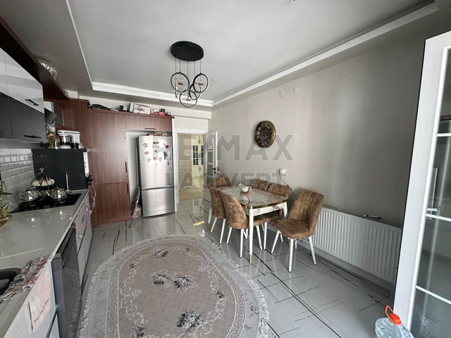 RE/MAX LACIVERT'TEN PAŞA KONAKLARI'NDA SATILIK 3+1 LÜKS DAIRE