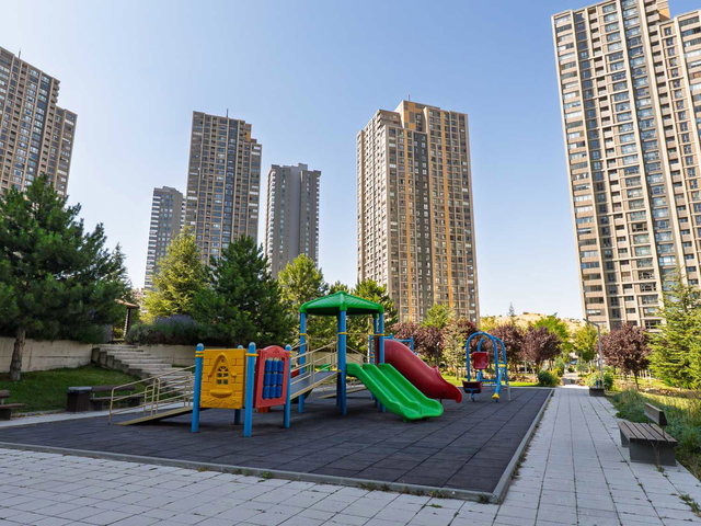 ATABİLGE AKA'DA MANZARALI SOSYAL DONATILI SATILIK 5+1 DAİRE
