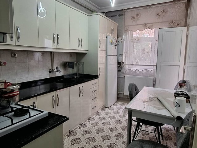 REMAX İLKE'DEN ŞÜKRÜPAŞA'DA 3+1 SATILIK BALKONLU BODRUM DAİRE
