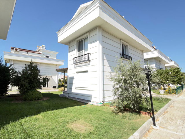 REMAX WE OFİSİNDEN DİKİLİ PALMİYE SİTESİ SATILIK EŞYALI VİLLA