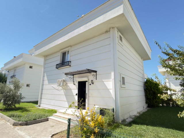 REMAX WE OFİSİNDEN DİKİLİ PALMİYE SİTESİ SATILIK EŞYALI VİLLA