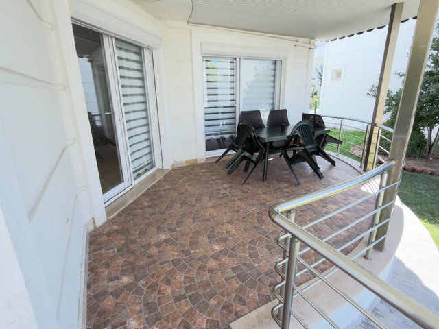 REMAX WE OFİSİNDEN DİKİLİ PALMİYE SİTESİ SATILIK EŞYALI VİLLA