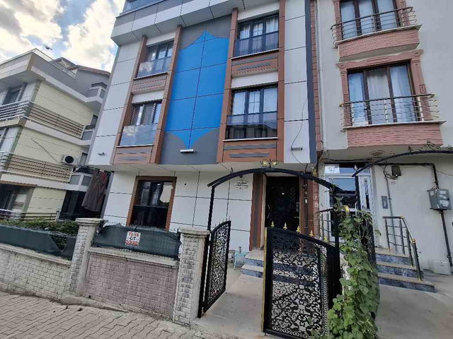 KÖRFEZ FATIH MAHALLESINDE MERKEZI KONUMDA EBEVEYN BANYOLU SATILIK GENIS 3+1 DAIRE