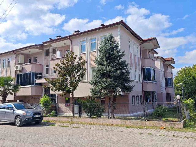 ŞEKER MAH FERAH 3+1 KİRALIK DAİRE SITE IÇI 145 M² NET REMAX AY BURAK ŞAHIN