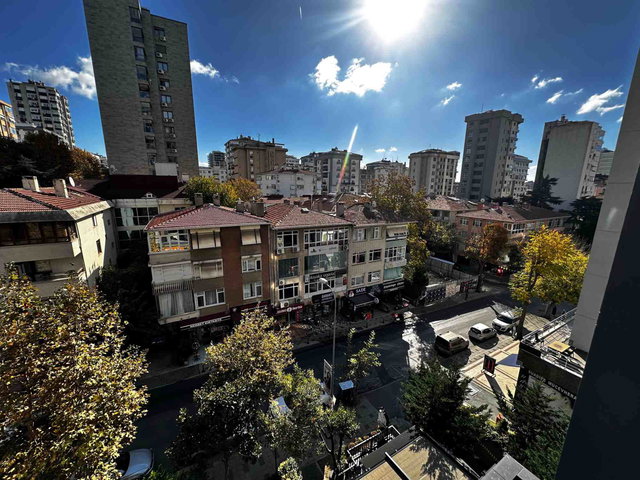 SUADIYE EMINALIPAŞA CADDESI ÜSTÜNDE 3+1   KIRALIK BALKONLU DAIRE