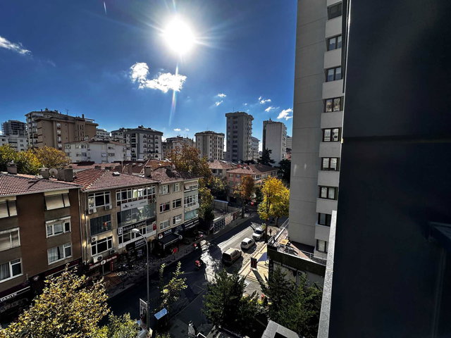 SUADIYE EMINALIPAŞA CADDESI ÜSTÜNDE 3+1   KIRALIK BALKONLU DAIRE