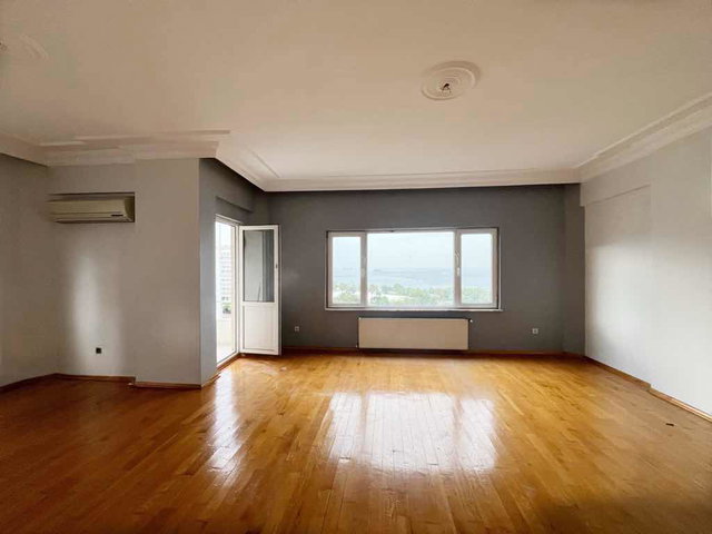 KORDONBOYU SAHILDE LEB-İ DERYA  3 + 1 SATILIK GENİŞ BOŞ DAIRE
