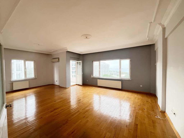 KORDONBOYU SAHILDE LEB-İ DERYA  3 + 1 SATILIK GENİŞ BOŞ DAIRE