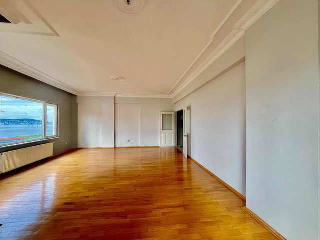 KORDONBOYU SAHILDE LEB-İ DERYA  3 + 1 SATILIK GENİŞ BOŞ DAIRE