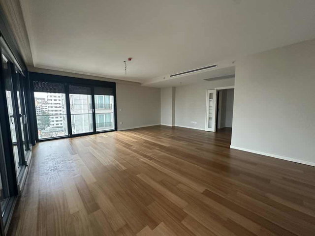CEMİL TOPUZLU CAD ÜZERİNDE REZİDANS ÖZELLİKLİ SATILIK DAİRE
