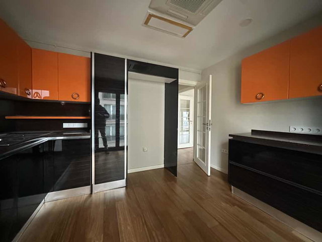 CEMİL TOPUZLU CAD ÜZERİNDE REZİDANS ÖZELLİKLİ SATILIK DAİRE