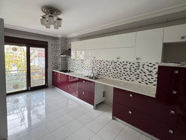 GÖLCÜK DONANMA MAH.’DE 250 M² NET, 3+1 GENİŞ KİRALIK DAİRE