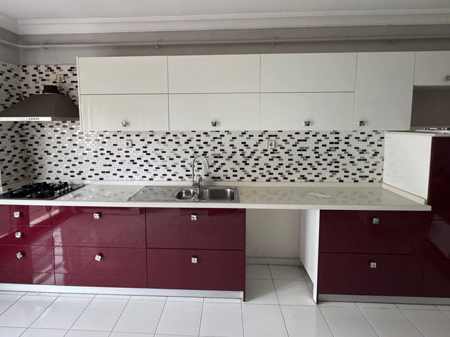 GÖLCÜK DONANMA MAH.’DE 250 M² NET, 3+1 GENİŞ KİRALIK DAİRE