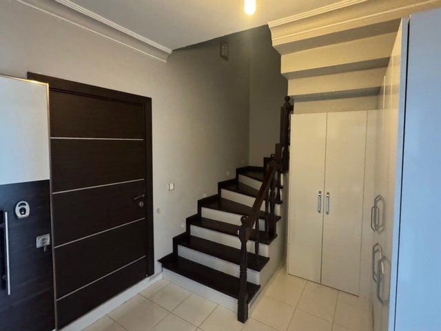 GÖLCÜK DONANMA MAH.’DE 250 M² NET, 3+1 GENİŞ KİRALIK DAİRE