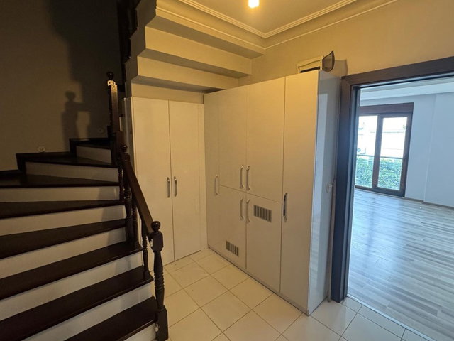GÖLCÜK DONANMA MAH.’DE 250 M² NET, 3+1 GENİŞ KİRALIK DAİRE