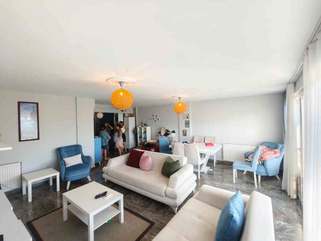 DENİZE YAKIN ZÜBEYDE HANIM PARKI CADDESİ ÜSTÜNDE GENİŞ DAİRE