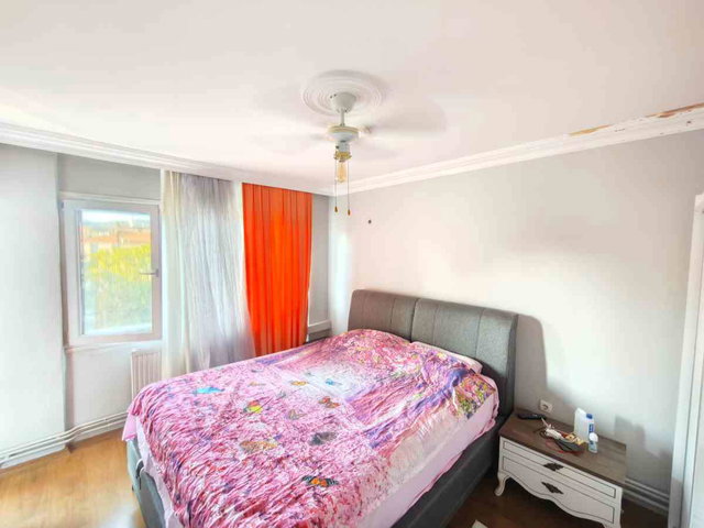 DENİZE YAKIN ZÜBEYDE HANIM PARKI CADDESİ ÜSTÜNDE GENİŞ DAİRE