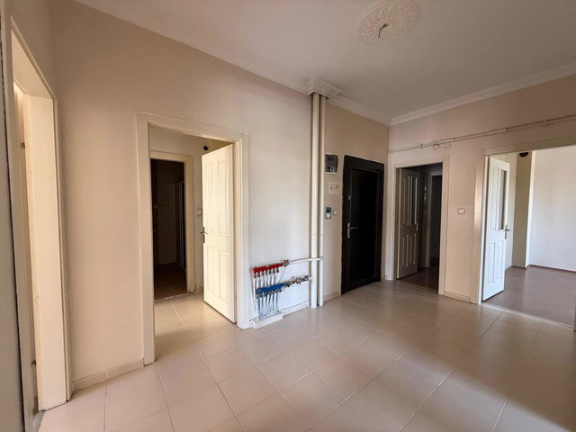 ALTINOLUK MAH.CADDE ÜSTÜ ÖNÜ AÇIK SATILIK 3+1 DAİRE