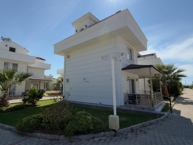 REMAX WE - DİKİLİ GÜLKENT PALMİYE SİTESİ SATILIK EŞYALI VİLLA