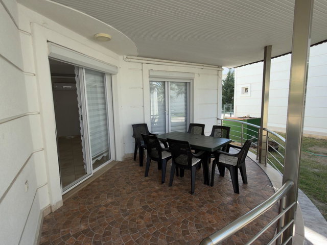 REMAX WE - DİKİLİ GÜLKENT PALMİYE SİTESİ SATILIK EŞYALI VİLLA