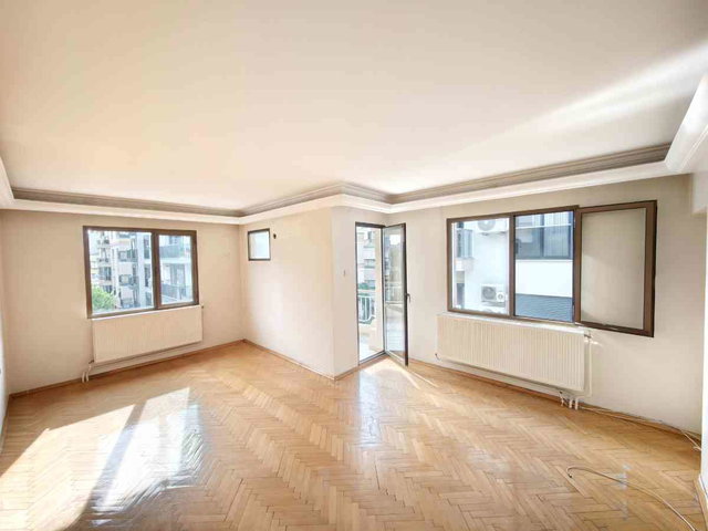 KARŞIYAKA BAHÇELİEVLER’DE 3+1 | 105 M² BRÜT | BALKONLU | DOĞALGAZ KOMBİLİ | BOŞ