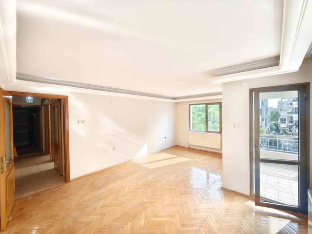 KARŞIYAKA BAHÇELİEVLER’DE 3+1 | 105 M² BRÜT | BALKONLU | DOĞALGAZ KOMBİLİ | BOŞ