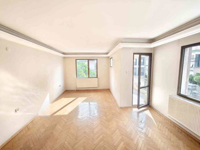 KARŞIYAKA BAHÇELİEVLER’DE 3+1 | 105 M² BRÜT | BALKONLU | DOĞALGAZ KOMBİLİ | BOŞ