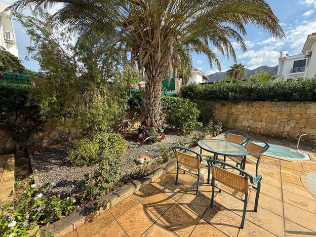 GIRNE EDREMIT'TE SATILIK MÜSTAKIL 3+1 VILLA, GENIŞ ARSALI, ÖZEL HAVUZLU