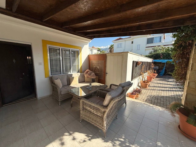 GIRNE EDREMIT'TE SATILIK MÜSTAKIL 3+1 VILLA, GENIŞ ARSALI, ÖZEL HAVUZLU