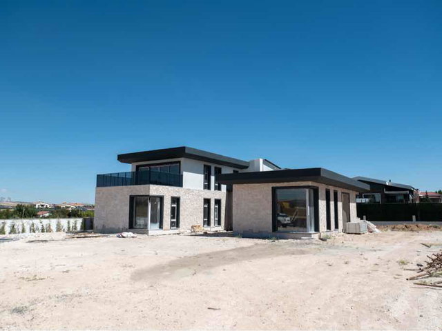 GÖLBAŞI BALLIKPINARDA 1500 M2 ARSA HAVUZLU TAM MÜSTAKİL 6+2 VİLLA