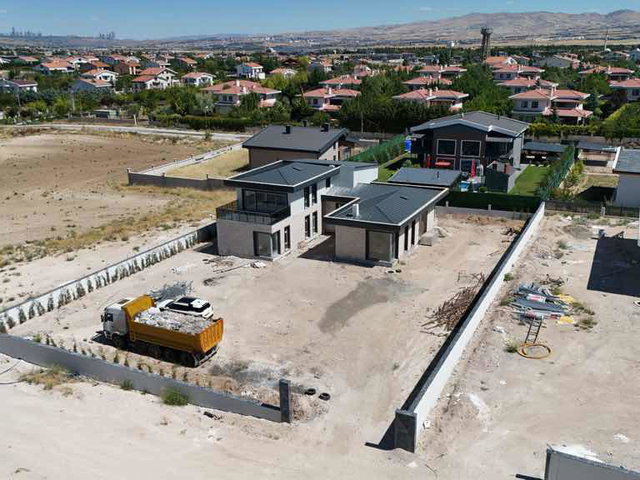 GÖLBAŞI BALLIKPINARDA 1500 M2 ARSA HAVUZLU TAM MÜSTAKİL 6+2 VİLLA