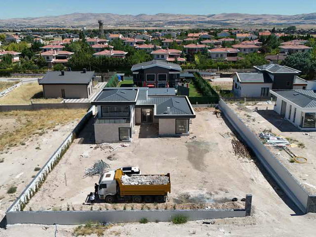 GÖLBAŞI BALLIKPINARDA 1500 M2 ARSA HAVUZLU TAM MÜSTAKİL 6+2 VİLLA