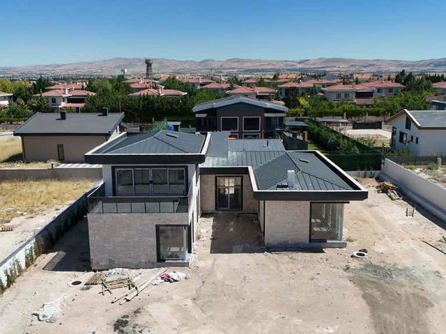 GÖLBAŞI BALLIKPINARDA 1500 M2 ARSA HAVUZLU TAM MÜSTAKİL 6+2 VİLLA