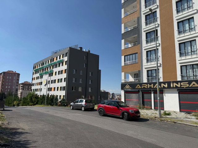 ESENYURT BATTALGAZI MAH.BÖLGENIN EN YENI SATILIK 3+1 DAIRESI