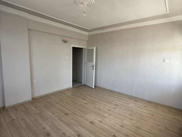 LADİK MERKEZDE FERAH VE KULLANIŞLI DAİRE
