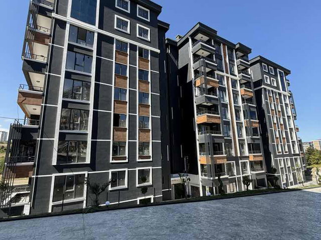 REMAX MURAT ÇIRAK HAVUZLU SİTE SATILIK 1+1 DAİRE