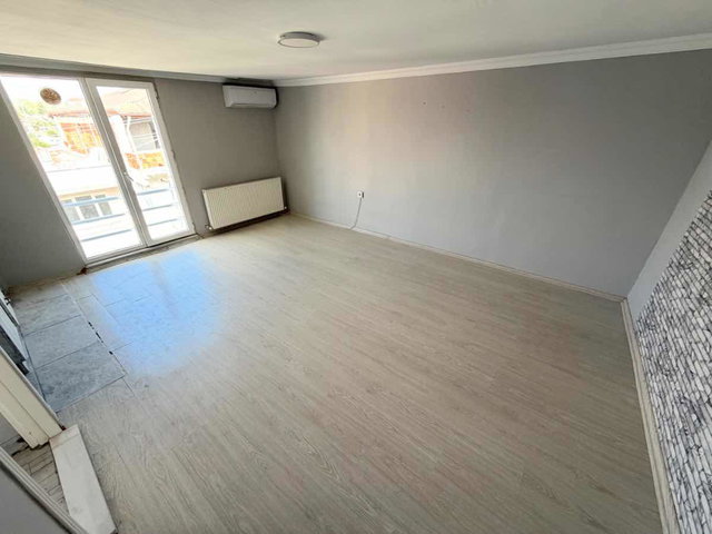 RE/MAX HÜR'DEN AGORA AWM'YE 100 METRE 2+1 KİRALIK DAİRE