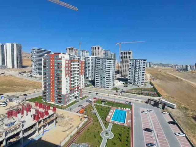 ASTIM PARK MODERN KONUTLARINDA 1+1 HAVUZ MANZARALI FIRSAT DAIRE