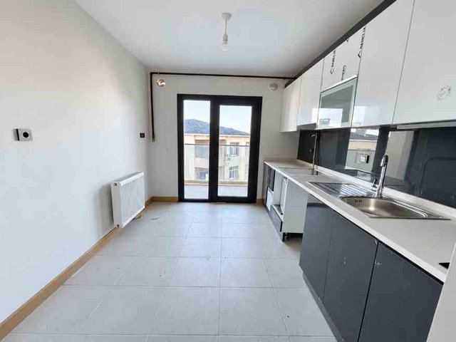BAĞCILAR’DA SİTE İÇİNDE 3+1 | 2 BANYO | BALKONLU | MERKEZİ ISITMALI (PAY ÖLÇER) KİRALIK DAİRE