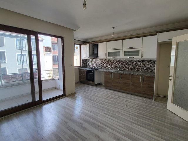 EDREMİT GAZİCELAL’DE MERKEZİ KONUMDA 2+1 KİRALIK DAİRE