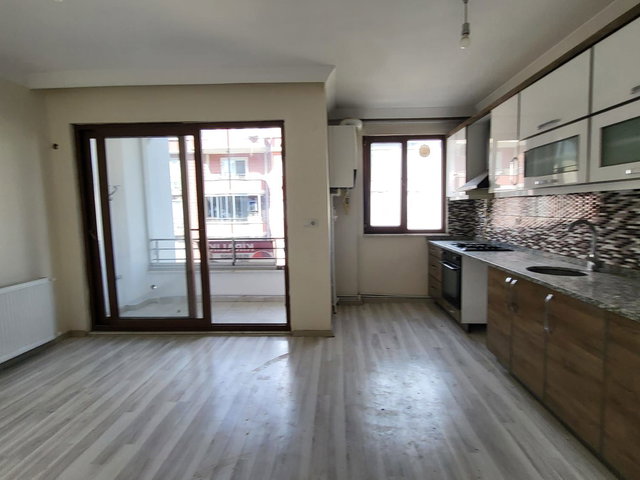 EDREMİT GAZİCELAL’DE MERKEZİ KONUMDA 2+1 KİRALIK DAİRE