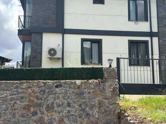BAŞİSKELE YENİKÖY DE SATILIK 4+1 VİLLA
