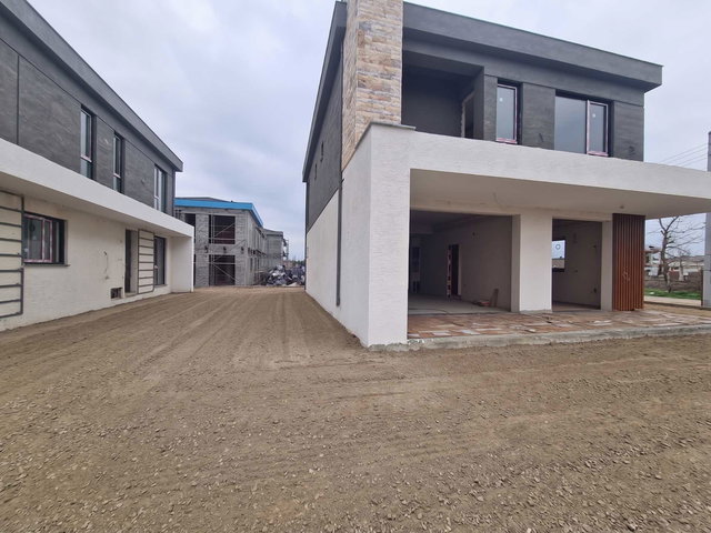 REMAX DIADAN DÜZCE AKINLAR ZÜMRÜT KONAKLARI SATILIK LÜKS VİLLA