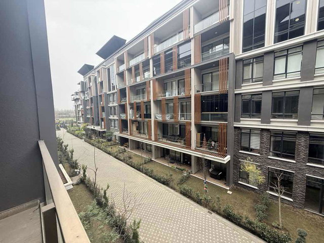 ZERAYESİL SİTESİNDE  LÜKS 3+1 ARAKAT DAİRE